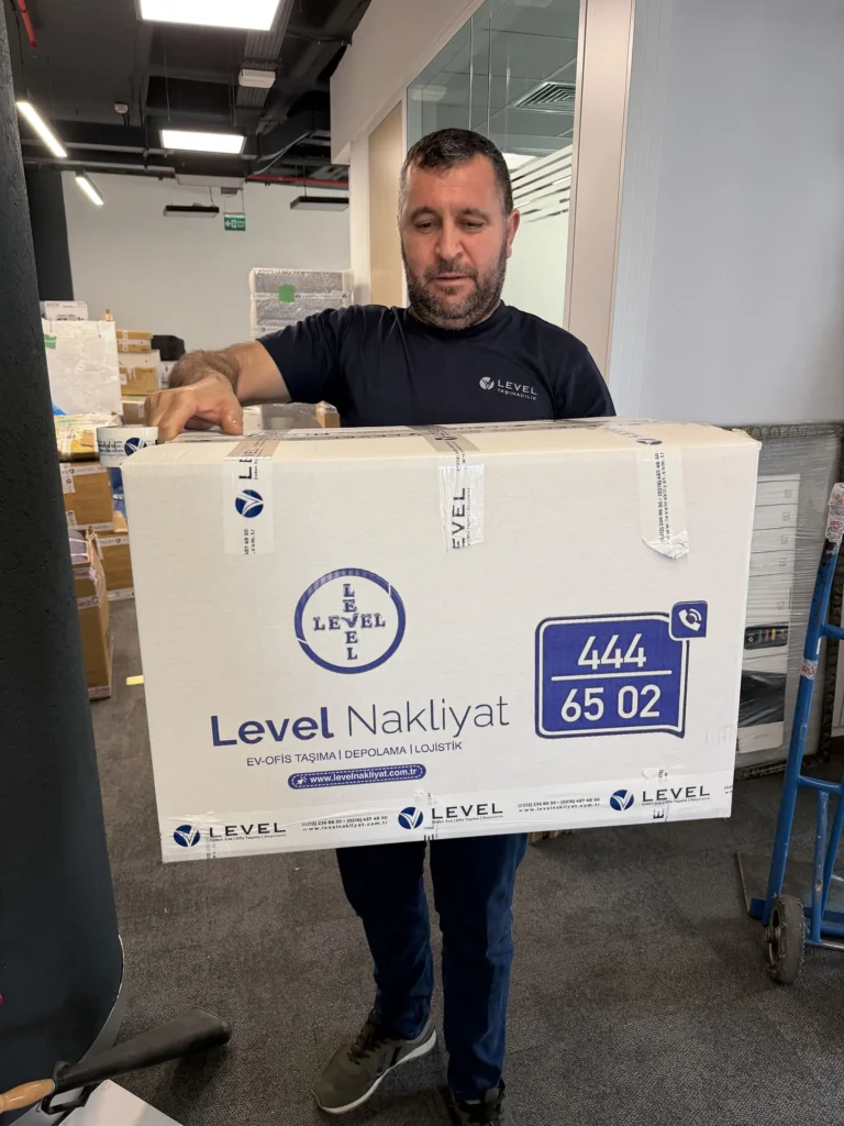 koli taşıma personeli